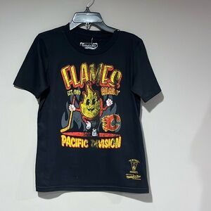 Mitchell & Ness Calgary Flames graphic tee youth size 10/12